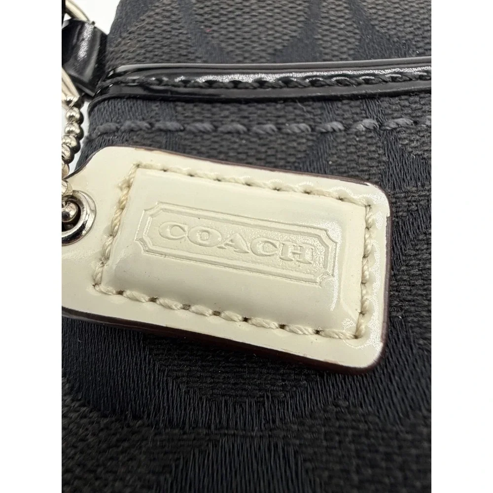 Coach Black Signature Jacquard Wristlet Patent Leather Trim Turnlock Detail 0145